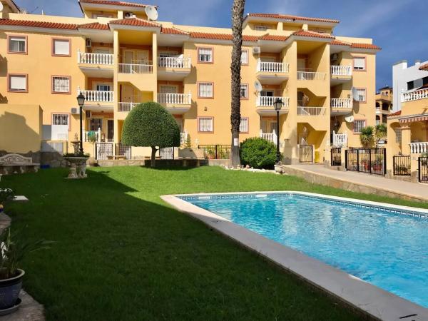 Chalet adosado en calle Cuba, 6