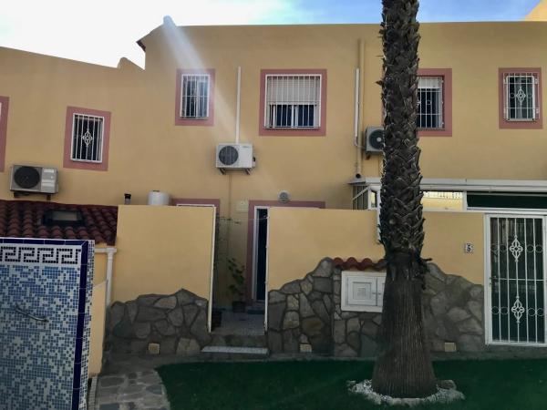 Chalet adosado en calle Cuba, 6