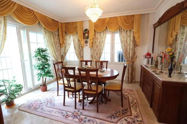 Casa independiente en calle los Pirineos