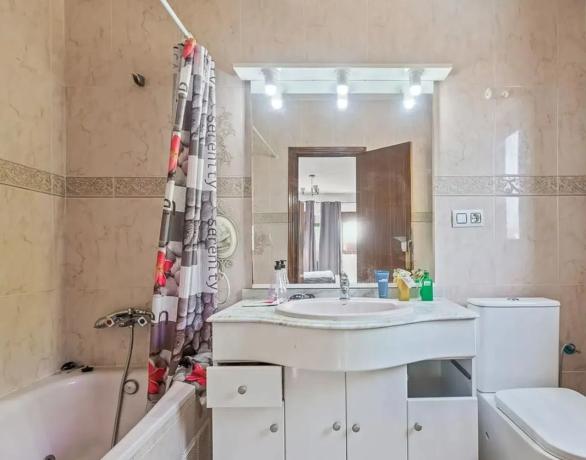 Casa independiente en calle los Pirineos, 48