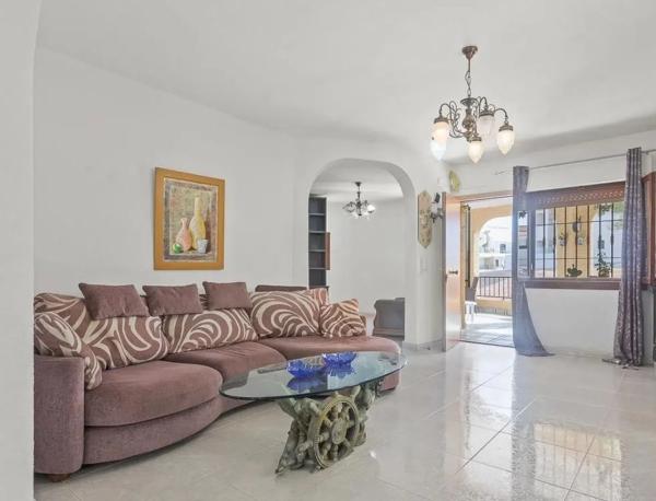 Casa independiente en calle los Pirineos, 48