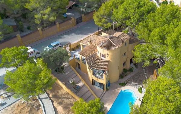 Casa independiente en calle los Pirineos, 48