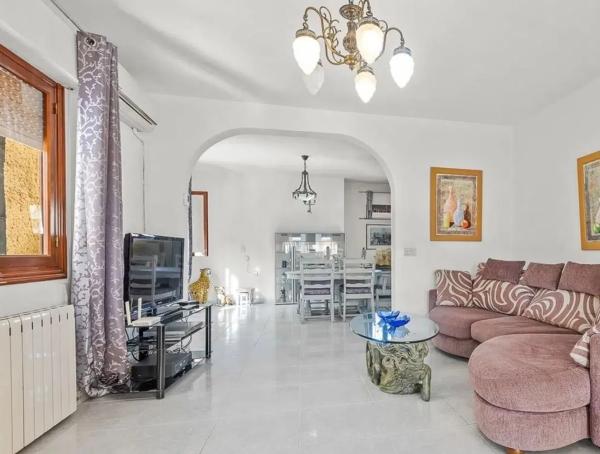 Casa independiente en calle los Pirineos, 48