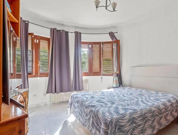 Casa independiente en calle los Pirineos, 48