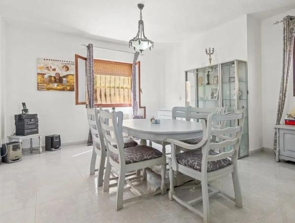 Casa independiente en calle los Pirineos, 48