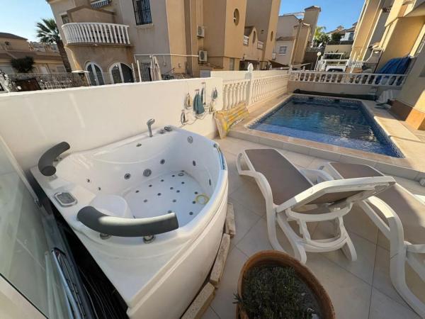 Chalet pareado en calle Peñalara