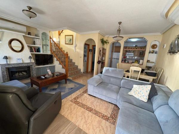 Chalet pareado en calle Peñalara