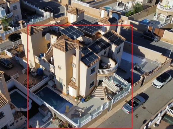 Chalet pareado en calle Peñalara