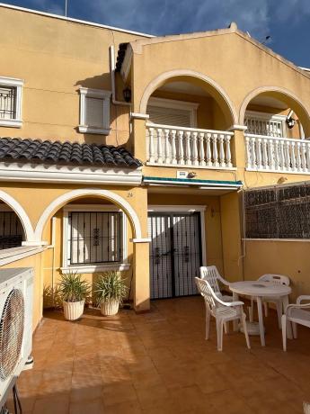 Chalet adosado en calle República Dominicana, 2 a