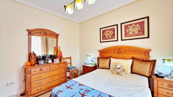 Chalet pareado en calle Comino