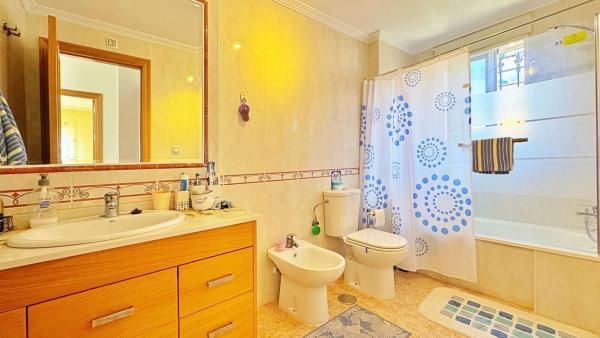 Chalet pareado en calle Comino