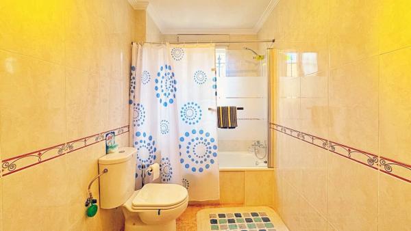 Chalet pareado en calle Comino