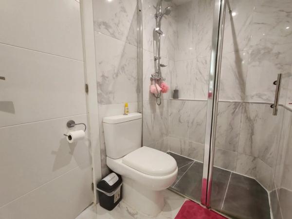 Casa independiente en calle Venezuela, 2