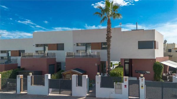 Chalet adosado en calle Paso de Calais