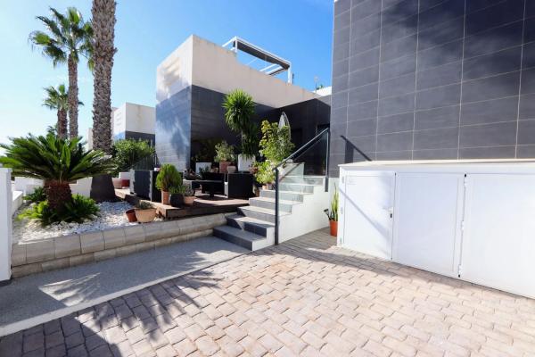 Chalet pareado en calle Dardanelos