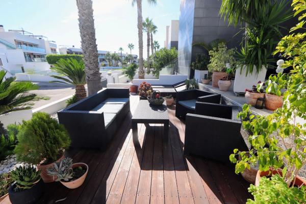 Chalet pareado en calle Dardanelos