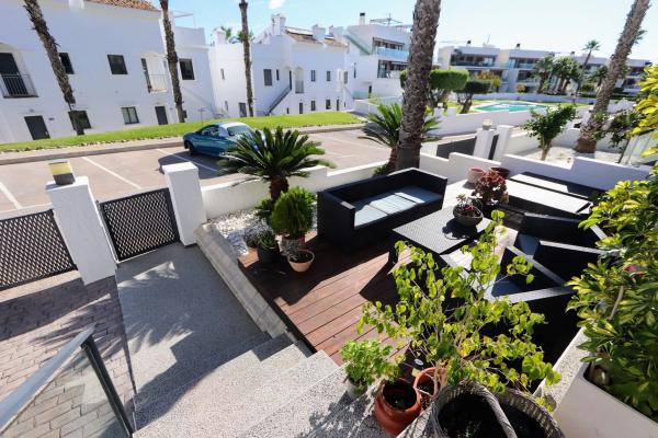 Chalet pareado en calle Dardanelos