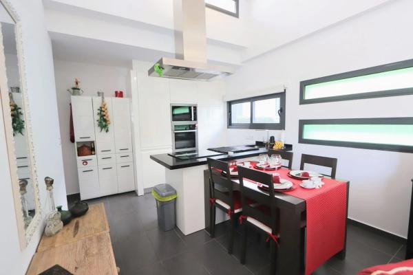 Chalet pareado en calle Dardanelos