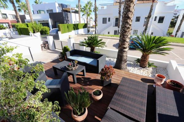 Chalet pareado en calle Dardanelos