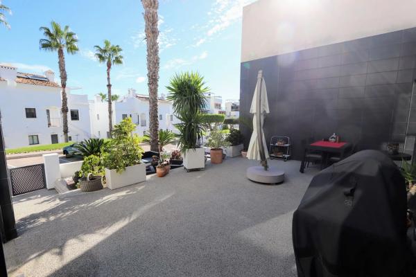 Chalet pareado en calle Dardanelos