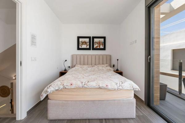 Chalet en calle la Traviata, 21