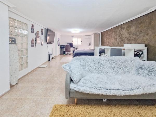 Chalet adosado en calle Pomelo