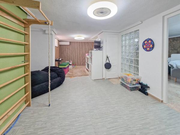 Chalet adosado en calle Pomelo