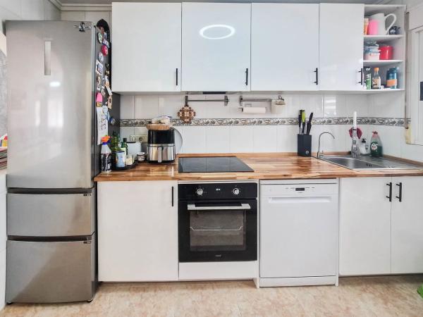 Chalet adosado en calle Pomelo