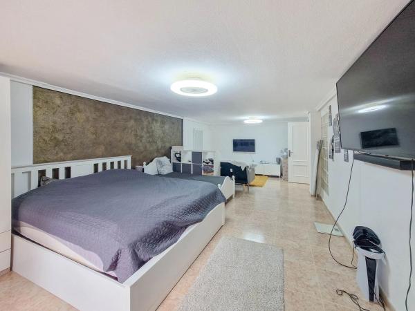 Chalet adosado en calle Pomelo