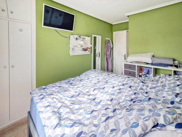 Chalet adosado en calle Pomelo