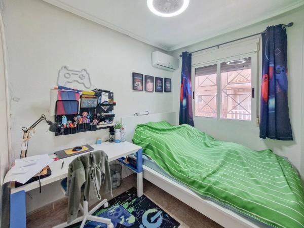 Chalet adosado en calle Pomelo