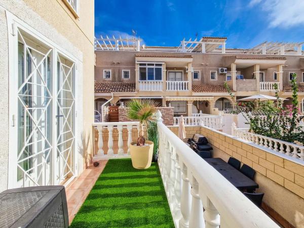 Chalet adosado en calle Pomelo