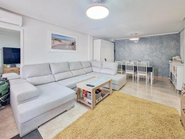 Chalet adosado en calle Pomelo