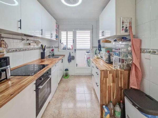 Chalet adosado en calle Pomelo