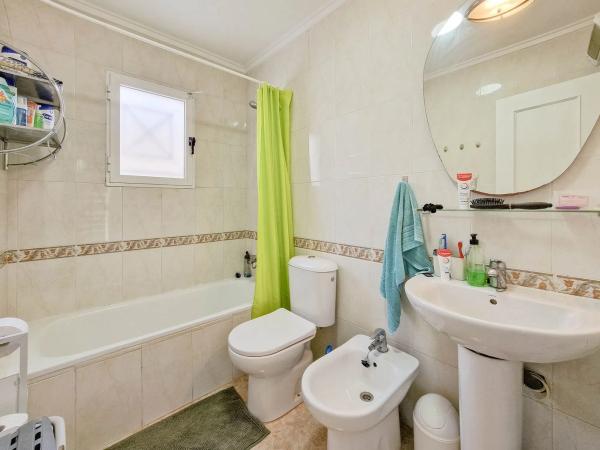 Chalet adosado en calle Pomelo