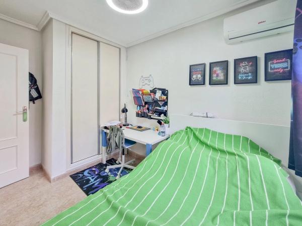 Chalet adosado en calle Pomelo