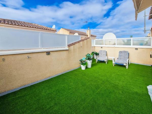 Chalet adosado en calle Pomelo