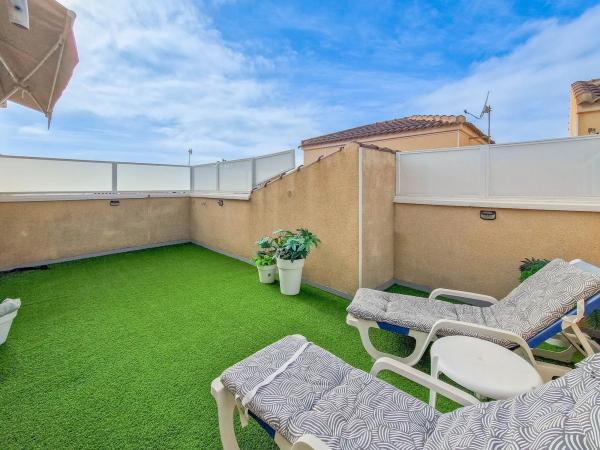 Chalet adosado en calle Pomelo