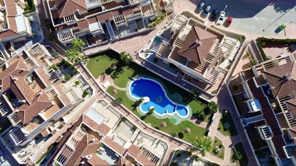 Chalet adosado en calle Abeto, 92