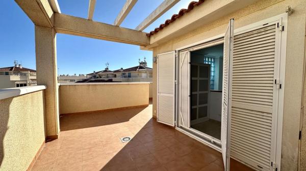 Chalet adosado en calle Abeto, 92