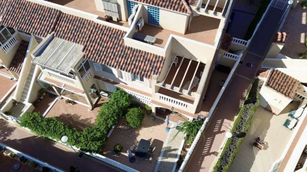 Chalet adosado en calle Abeto, 92