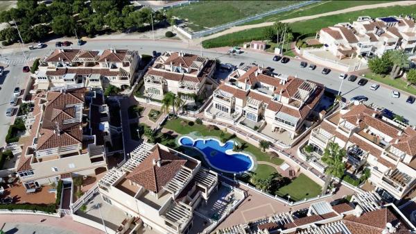 Chalet adosado en calle Abeto, 92