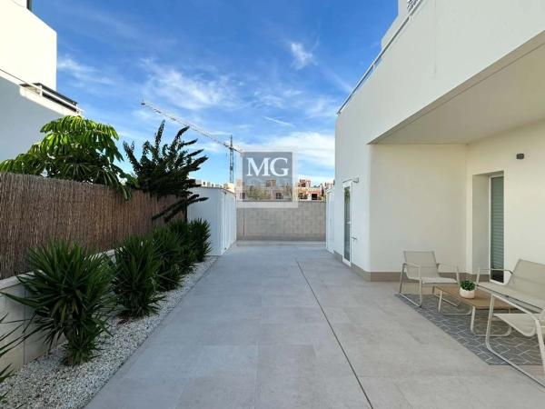 Chalet pareado en calle Comunidad Castellano-Manchega