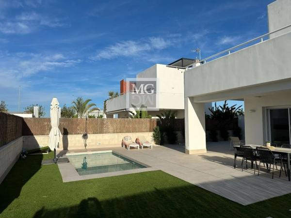 Chalet pareado en calle Comunidad Castellano-Manchega