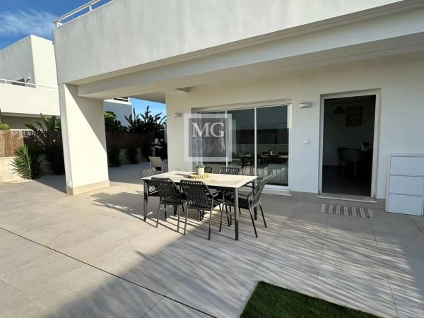 Chalet pareado en calle Comunidad Castellano-Manchega