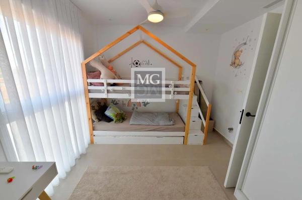 Chalet pareado en calle Comunidad Castellano-Manchega