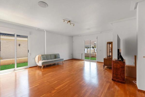 Chalet en Zona Pueblo