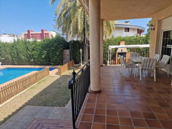 Chalet en Mil Palmeras