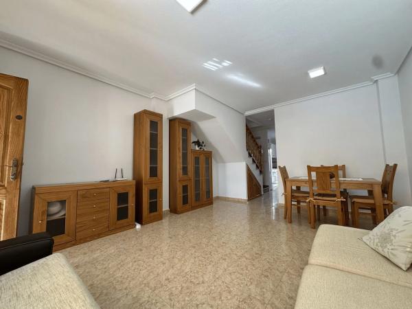 Chalet adosado en CL Estrella La, 31