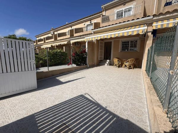 Chalet adosado en CL Estrella La, 31